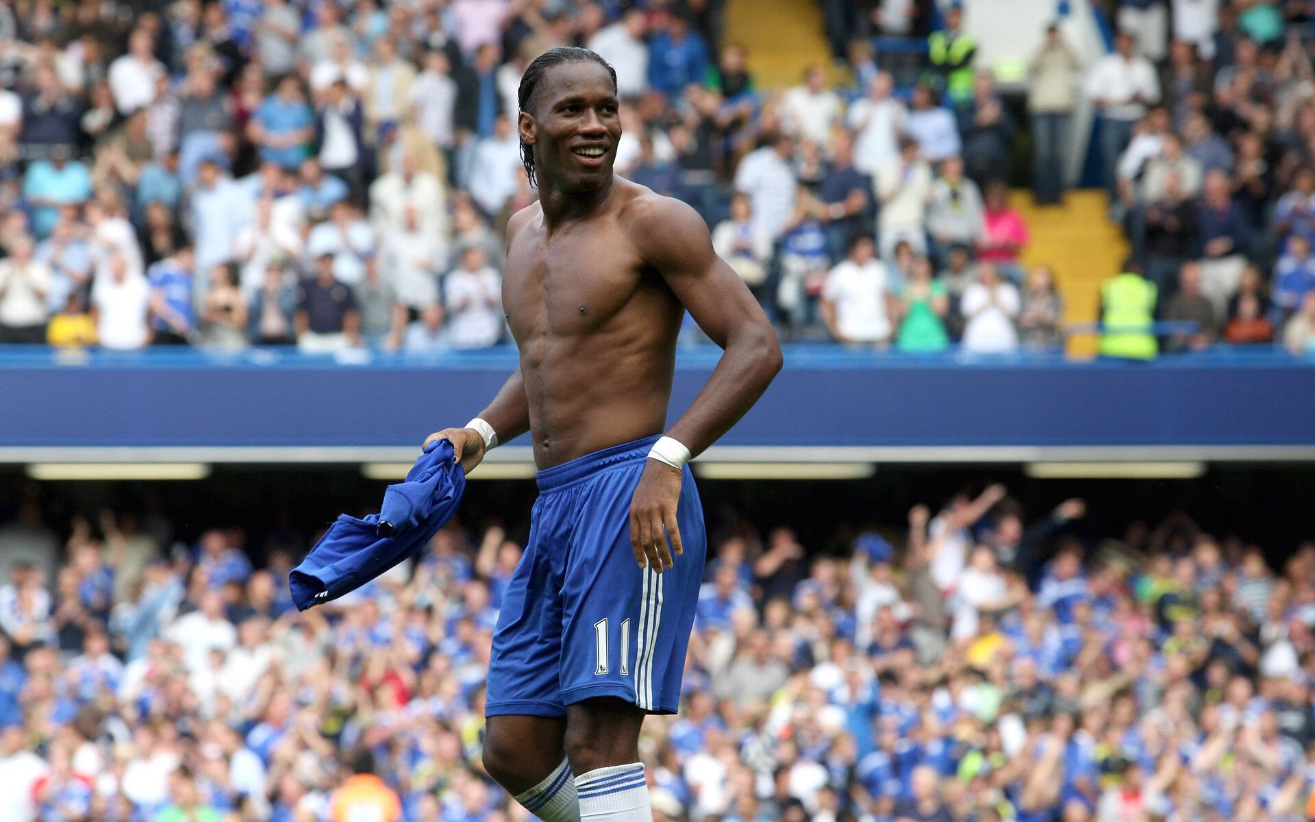 中路直塞成功率是否高于边路渗透传球,直塞最强的中场